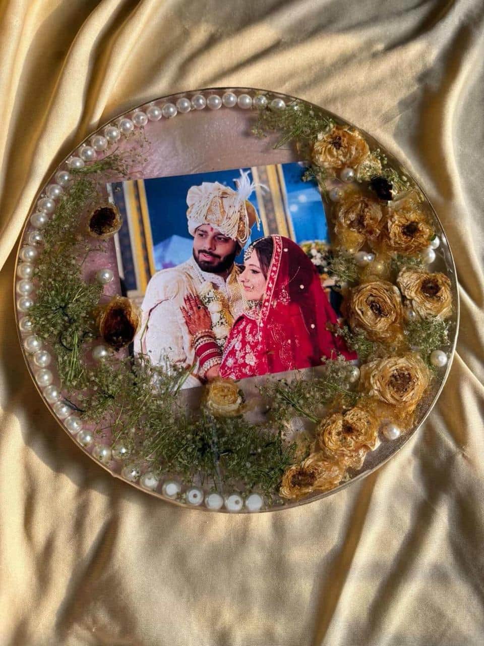 Classic Varmala Resin Frame detail view